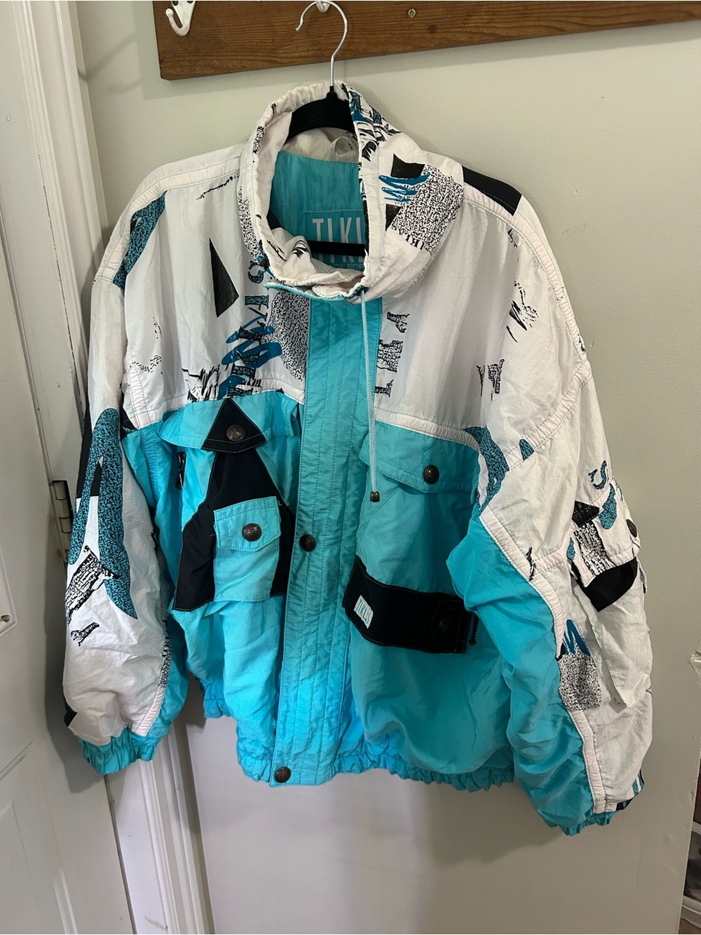 Tiklas Vintage Turquoise & White Ski Jacket